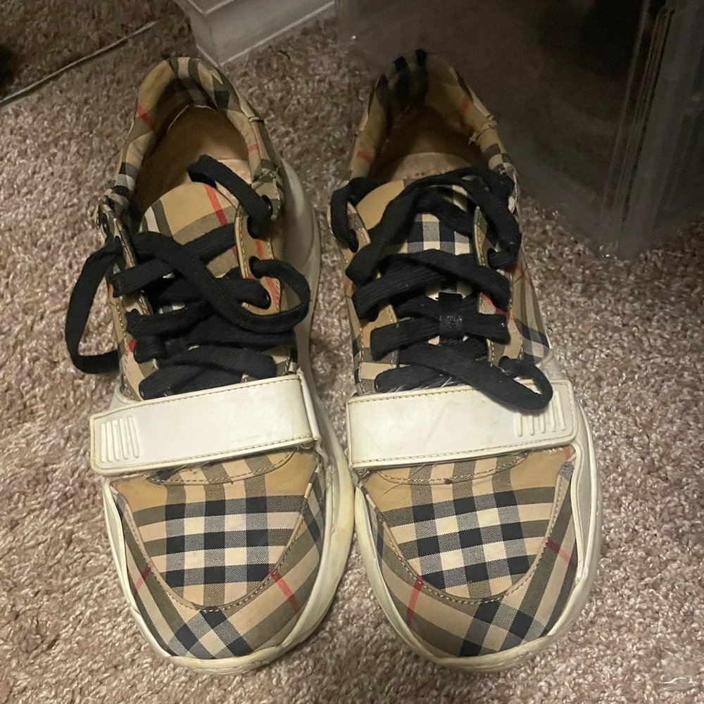 Men’s authentic Burberry sneakers